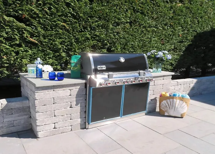 Pet Friendly hotel: 388 Main Street Chatham Cape Cod - - The Priscilla House