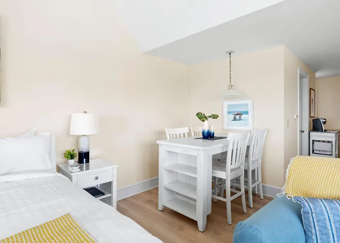 Cheap hotel: Chatham Tides